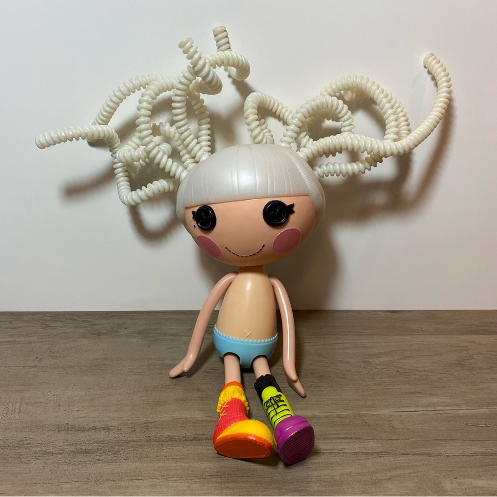 Lalaloopsy Winter Slowflake Silly Hair 12” Full Size Doll White Spiral Hair
